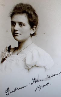 Gudrun Knudsen 1900